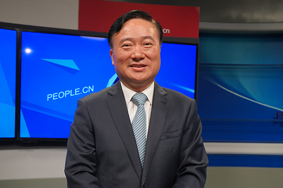 中國(guó)五礦集團(tuán)有限公司黨組書記、董事長(zhǎng)翁祖亮做客人民網(wǎng)。實(shí)習(xí)生趙晉杰攝